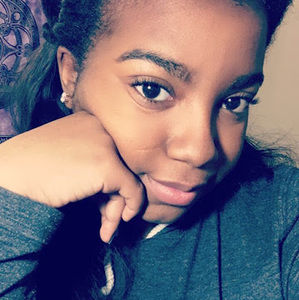 Meet your Posher, Alexis